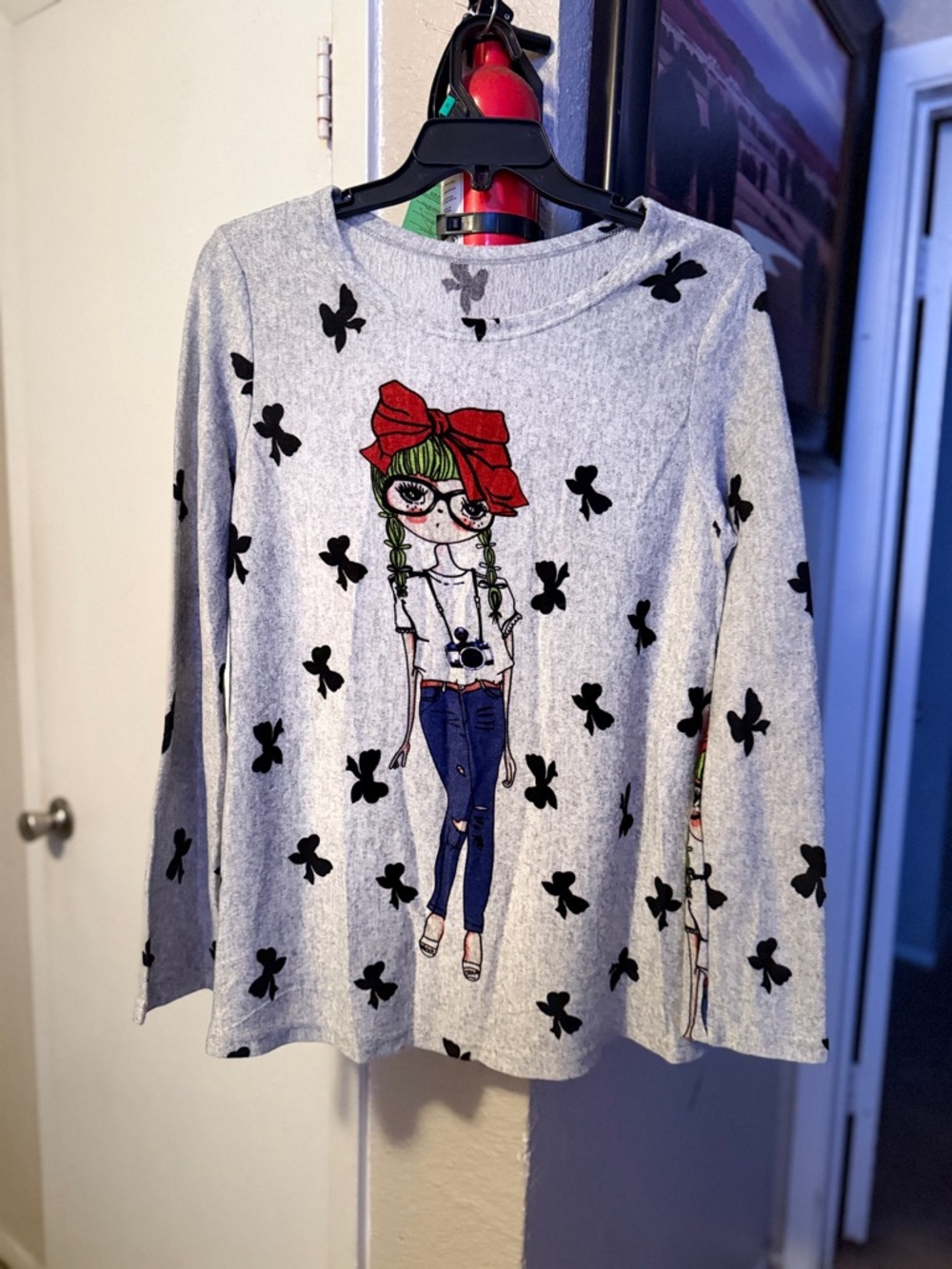 Fashion Nova Girls Gray Sweater with Red Bow Graphic